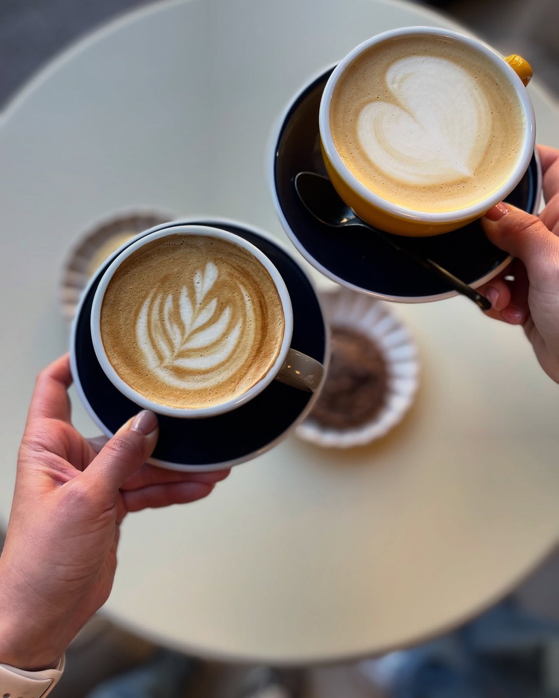 Cappuccinos con latte art