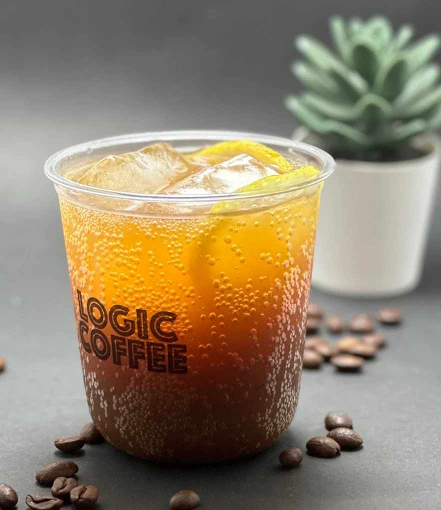 Espresso tónica con corteza de limón